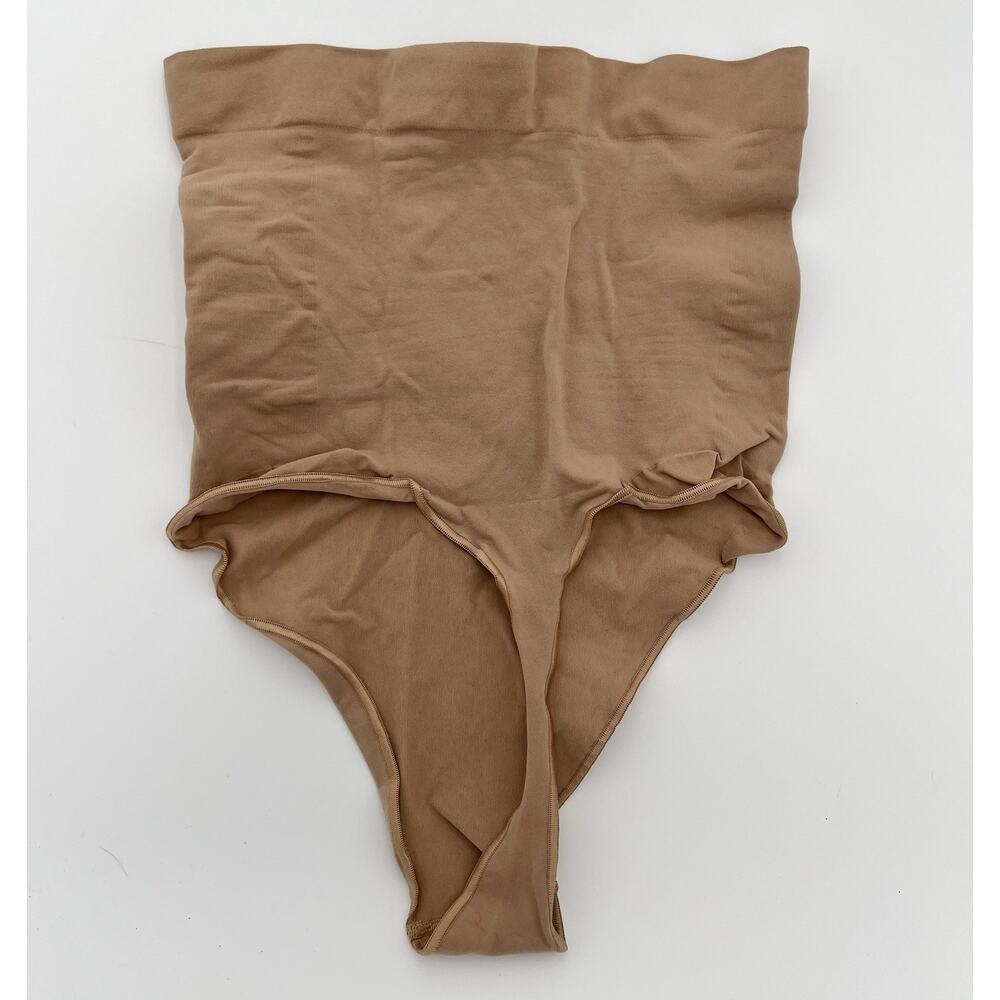 SKIMS 4X Seamless Sculpt High Waisted Thong Beige Shapewear NWOT